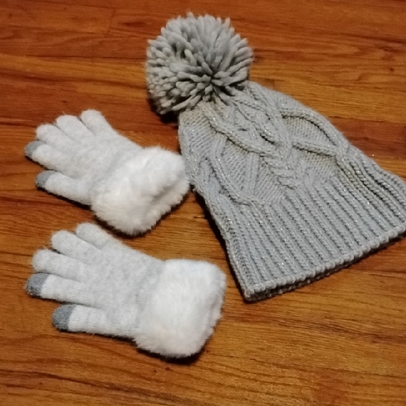 Cozy Gray Knit Hat and Glove Set for Kids - Picture 1 of 5